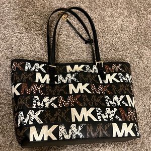 Very great condition! Basically brand new still.